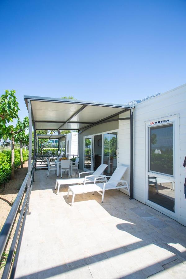 Poseidon Mobile Home Resort Макарска Екстериор снимка
