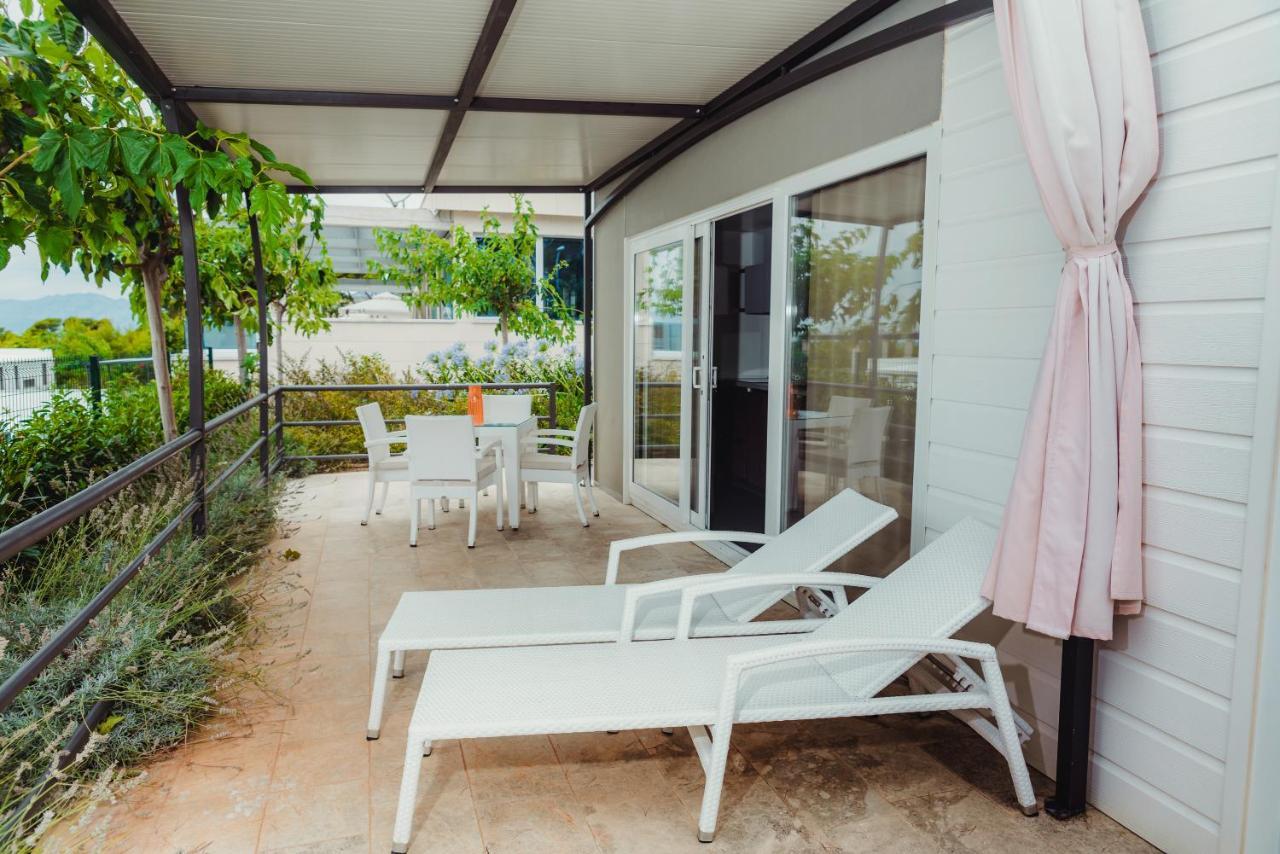 Poseidon Mobile Home Resort Макарска Екстериор снимка