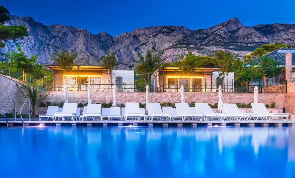 Poseidon Mobile Home Resort Макарска Екстериор снимка